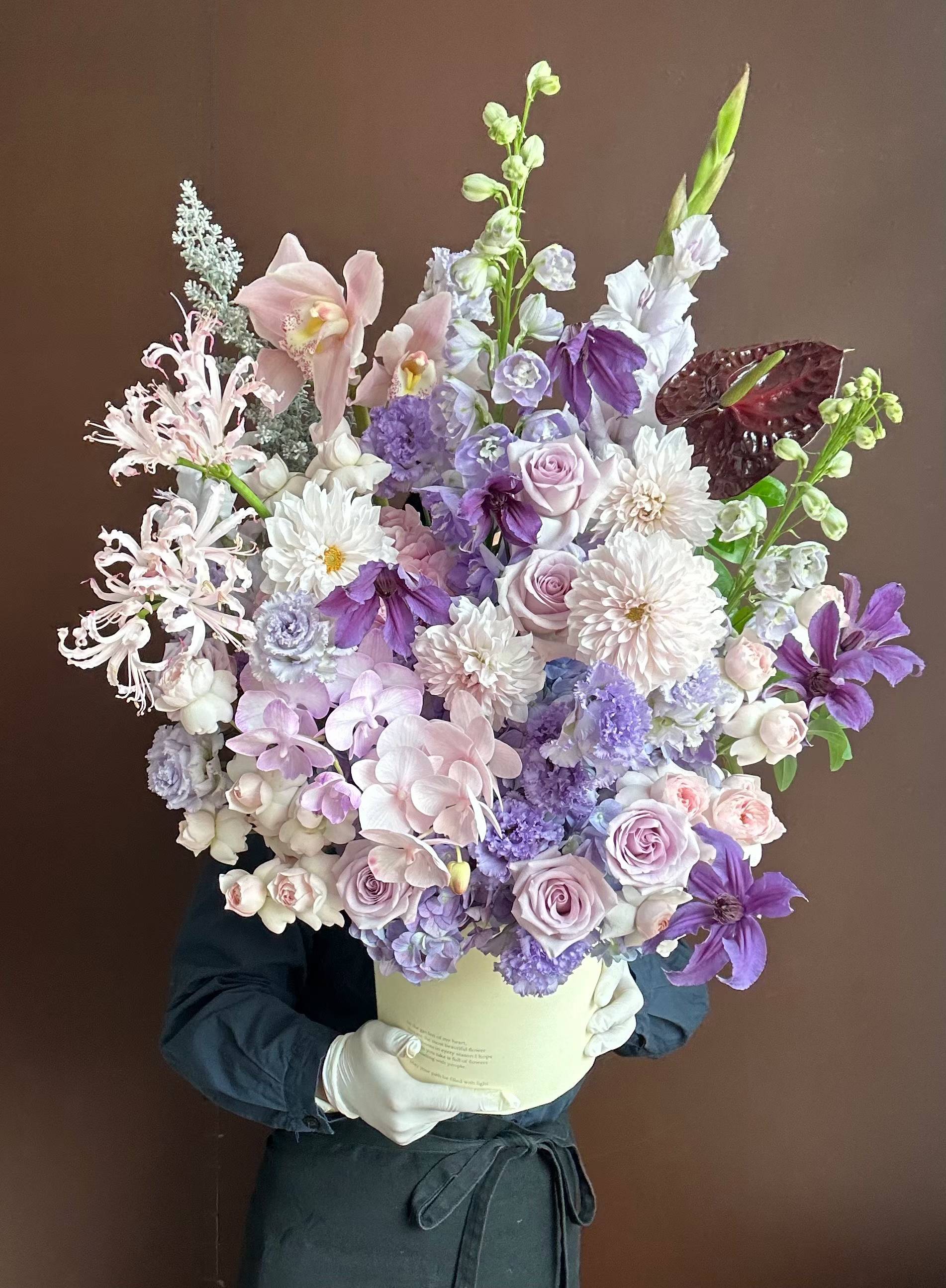 杭州粉紫兰花花桶真实作品，粉紫花面与浅色桶身