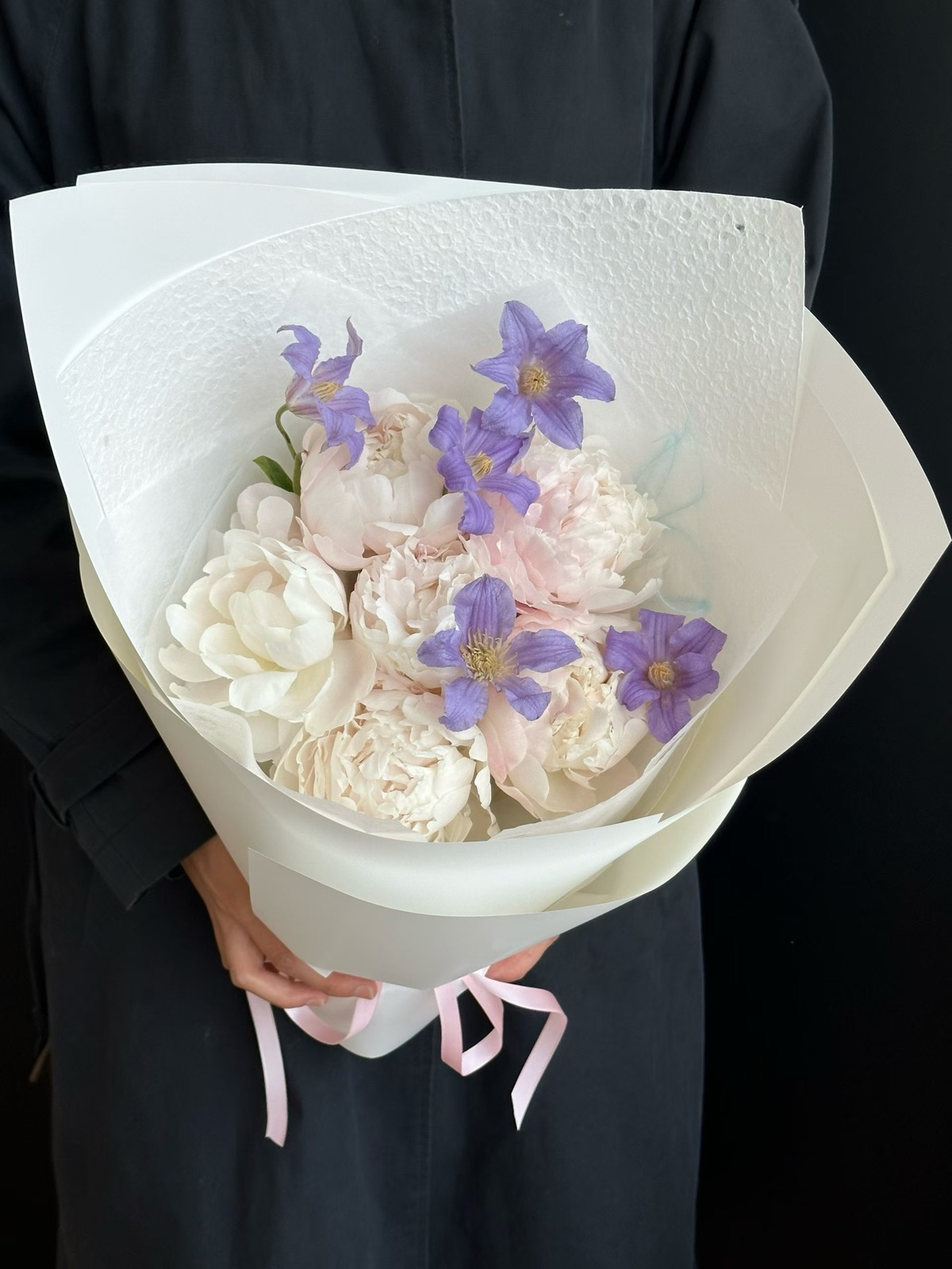 杭州粉白浅紫花束实拍，适合纪念日花束、生日花束和小众温柔花礼参考