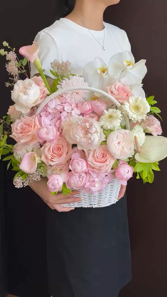 杭州产后探望粉白蝴蝶兰花篮视频｜月子中心看望新妈妈送花