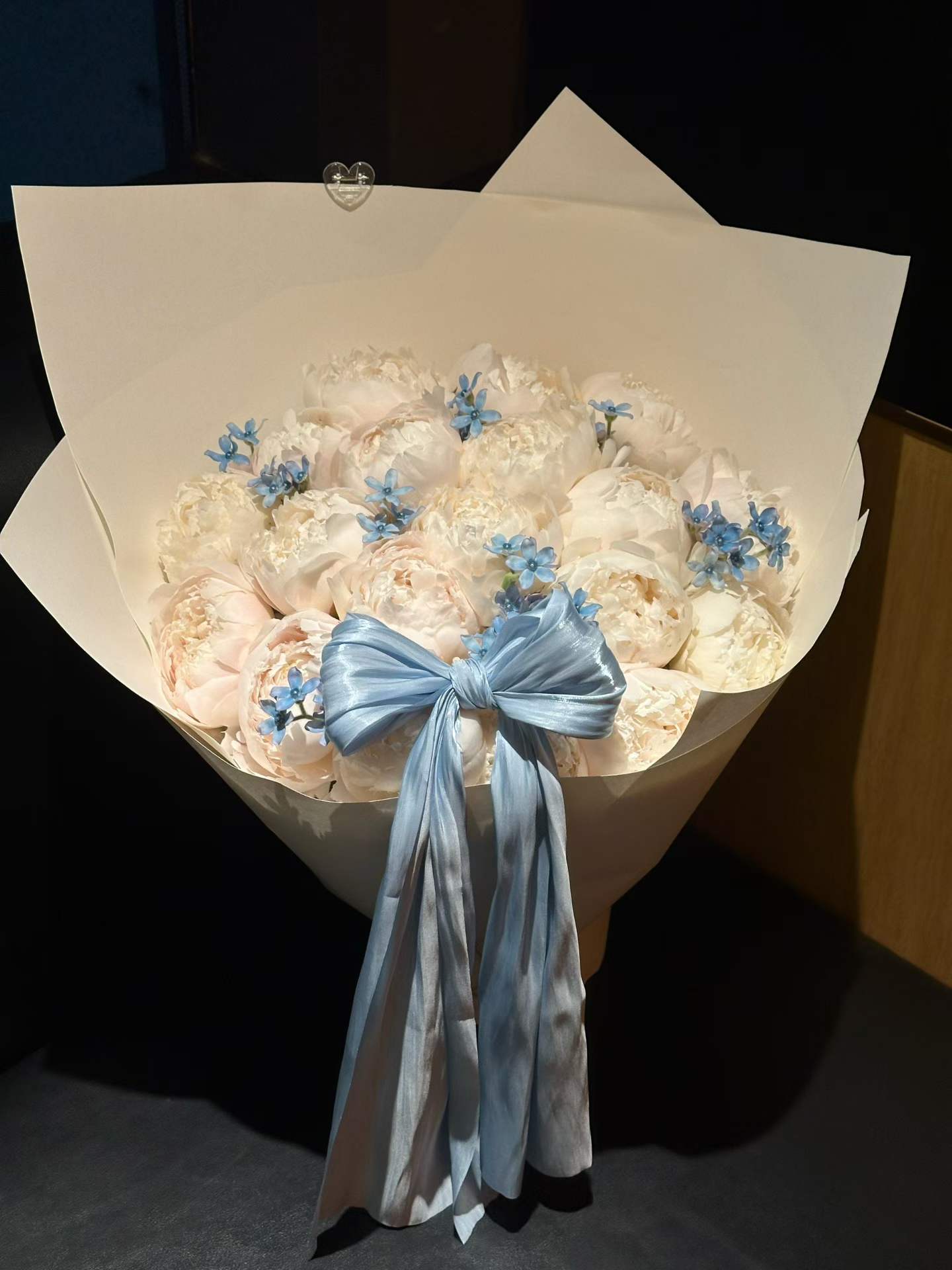 杭州蓝白求婚花束实拍｜酒店餐厅求婚和拍照出片花礼