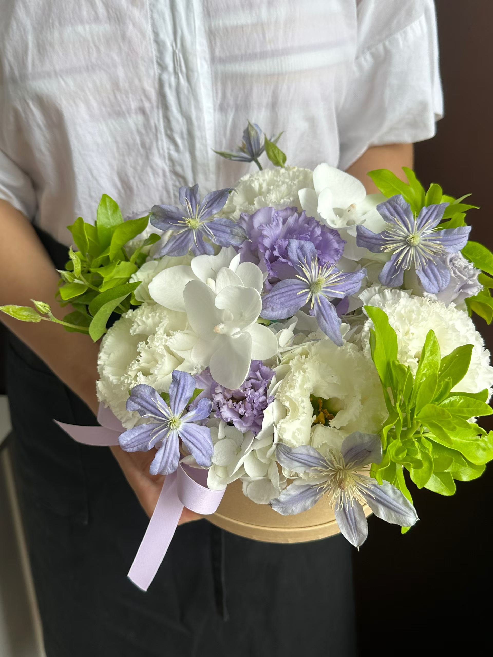 杭州白紫铁线莲花盒细节,适合办公桌花和拍照道具花